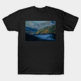 MOUNTAIN VALLEY IN THE MIST T-Shirt